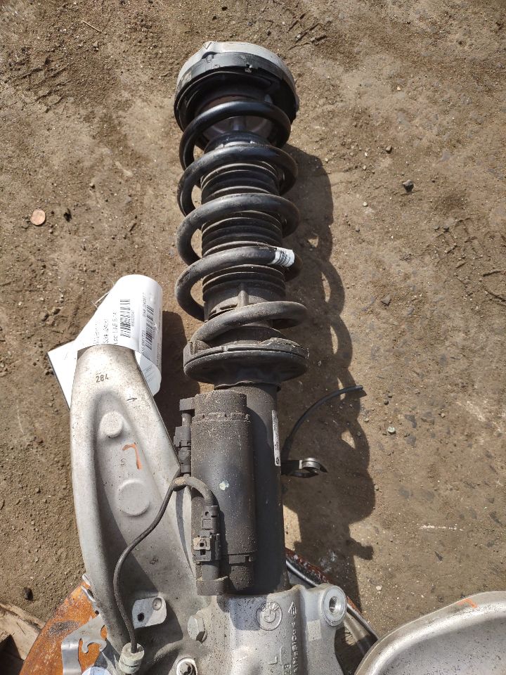 2023 BMW M550i 4.4L 8cyl Turbo Gasoline Knee, Front - 320547