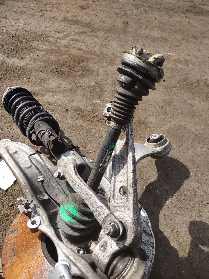 2023 BMW M550i 4.4L 8cyl Turbo Gasoline Knee, Front - 320547 — photo 4
