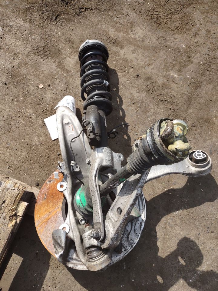2023 BMW M550i 4.4L 8cyl Turbo Gasoline Knee, Front - 320547 — photo 7