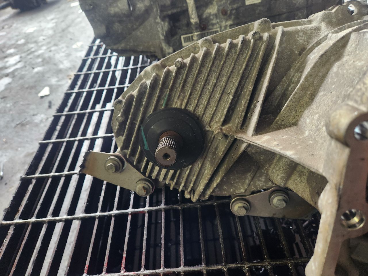 2014 PORSCHE CAYENNE 6cyl 3.0 liter hybrid TRANSFER CASE ASSY - 322344 — photo 3
