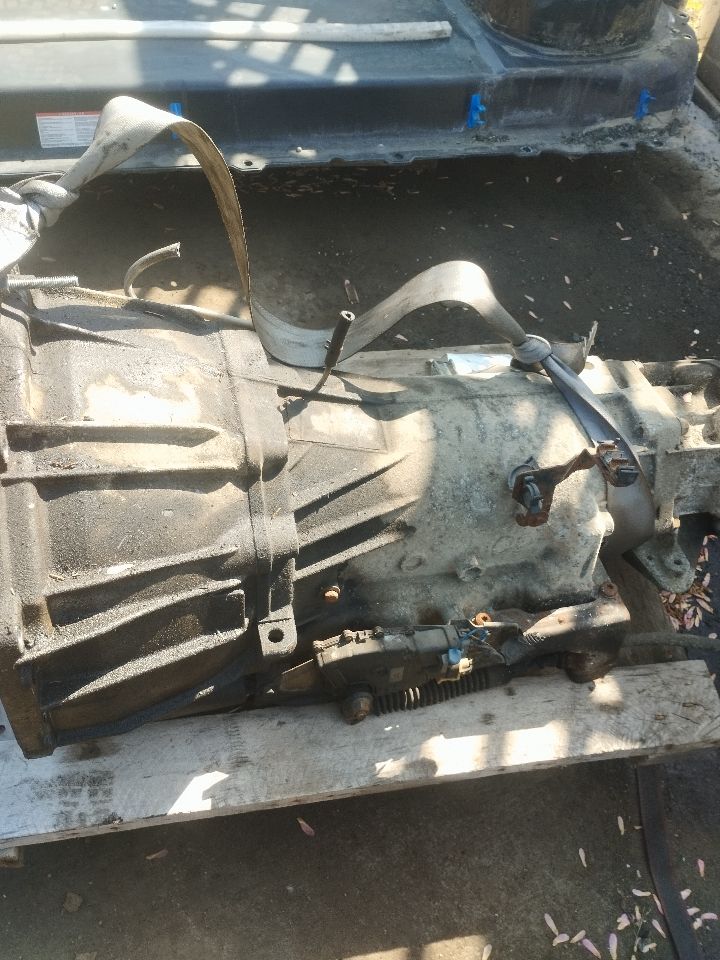 2002 CADILLAC ESCALADE 8cyl Gasoline 6.0 Transmiss,Transaxle - 323493 — photo 2