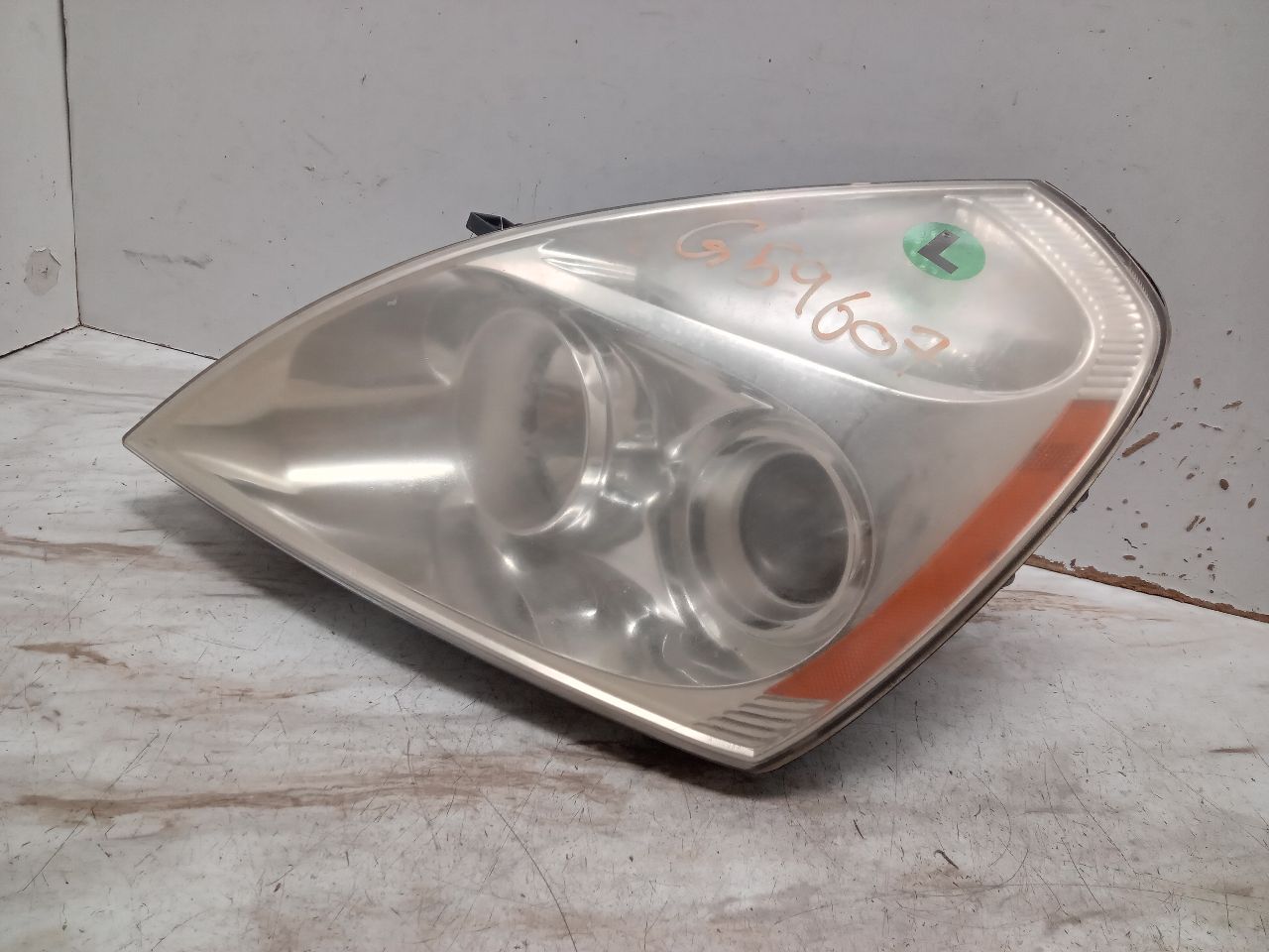 2010 KIA SEDONA 6cyl Gasoline 3.8 Left HEADLAMP ASSEMBLY - 323613