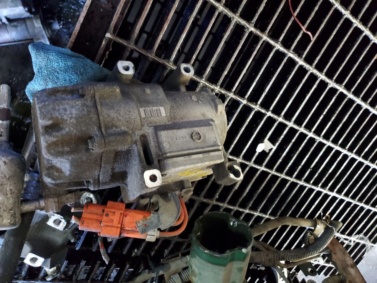 2008 LEXUS LS600HL 8cyl Hybrid 5.0 AC COMPRESSOR - 324180 — photo 3