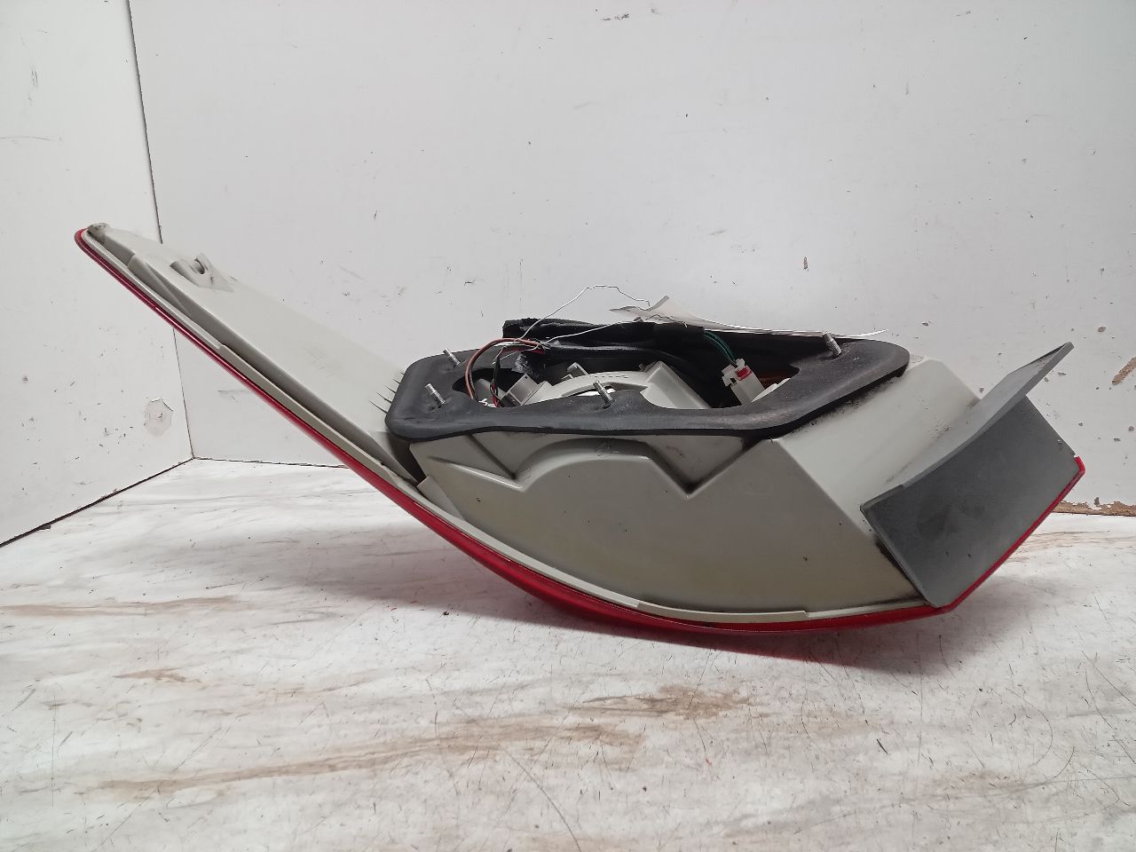2011 HYUNDAI SONATA Left TAIL LAMP - 324976 — photo 3