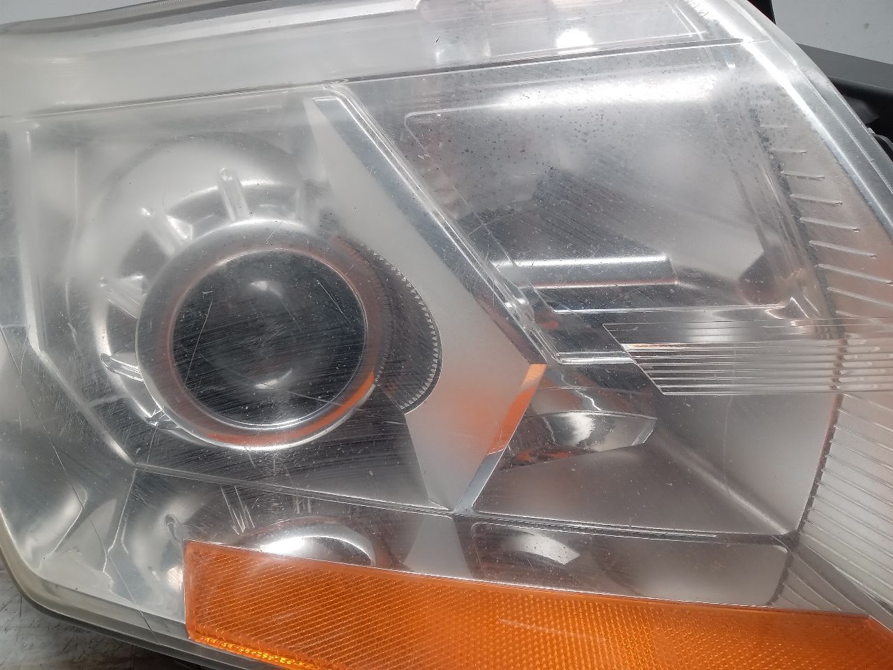 2010 CADILLAC SRX Right HEADLAMP ASSEMBLY - 324977 — photo 2