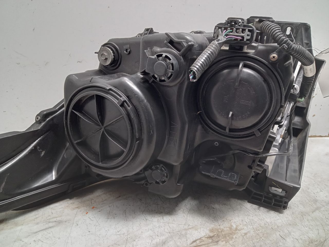 2010 CADILLAC SRX Right HEADLAMP ASSEMBLY - 324977 — photo 5