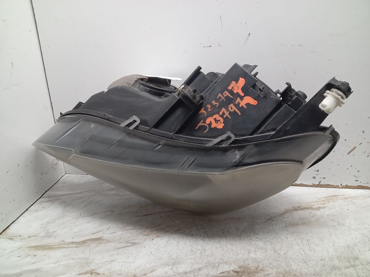 2008 BMW X5 6cyl Gasoline 3.0 Left HEADLAMP ASSEMBLY - 325527 — photo 3