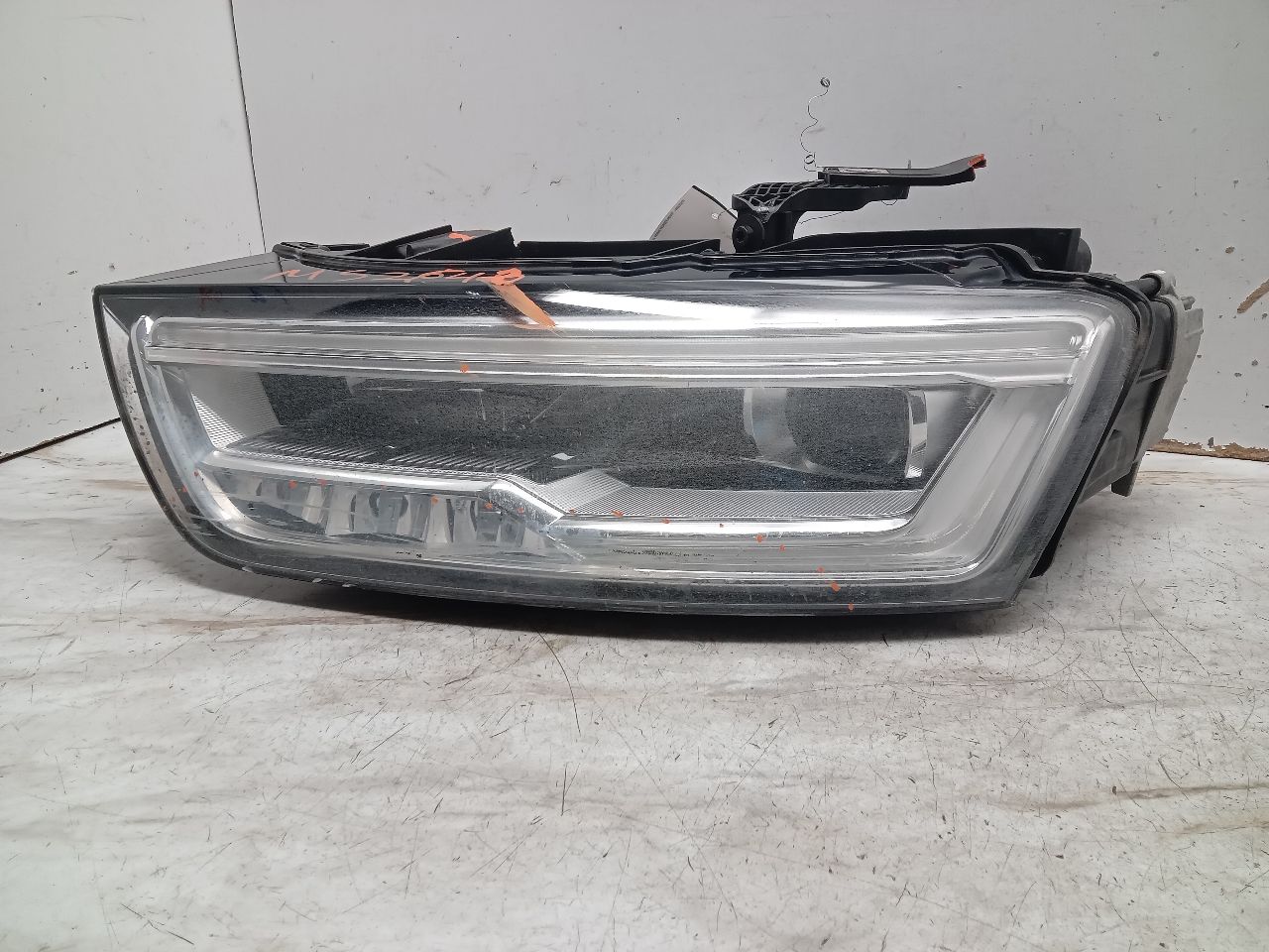 2010 AUDI Q5 Left HEADLAMP ASSEMBLY - 325534