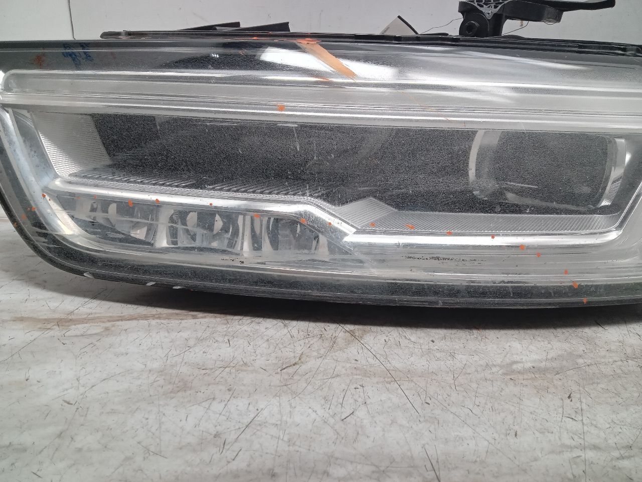 2010 AUDI Q5 Left HEADLAMP ASSEMBLY - 325534 — photo 2