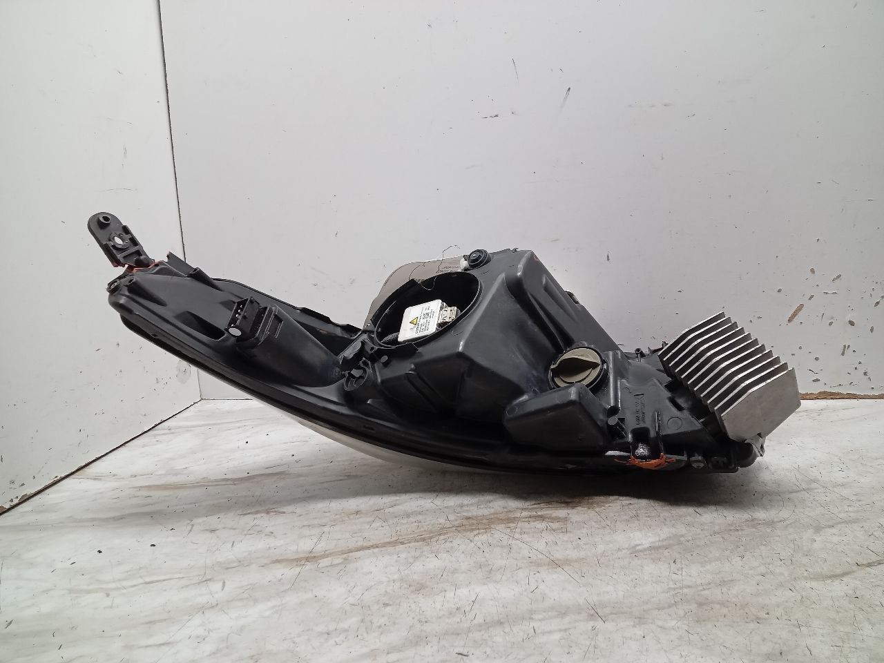 2016 CADILLAC XTS 6cyl Gasoline 3.6 Left HEADLAMP ASSEMBLY - 325555 — photo 3