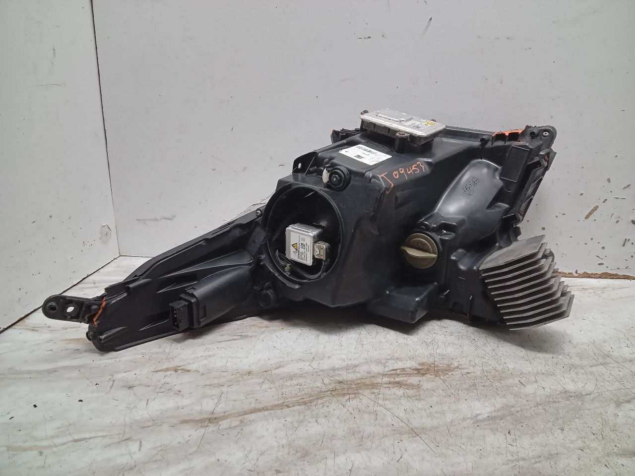 2016 CADILLAC XTS 6cyl Gasoline 3.6 Left HEADLAMP ASSEMBLY - 325555 — photo 6