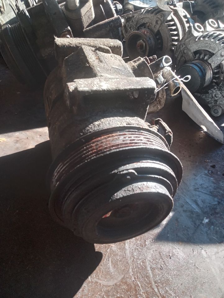 2012 DODGE CARAVAN 6 cyl Gas Flex Fuel 3.6 AC COMPRESSOR - 325792 — photo 3