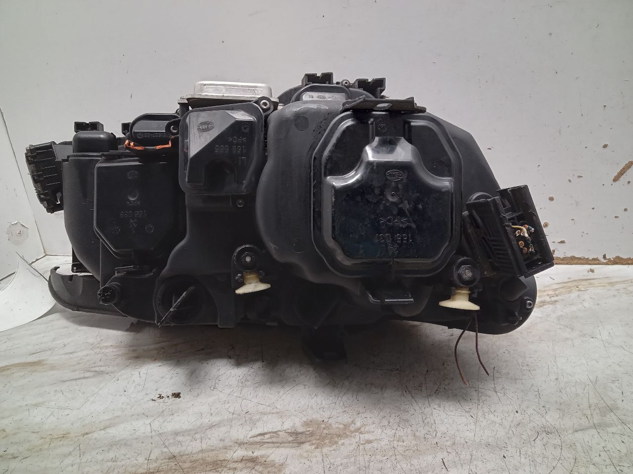 2008 BMW 750i Left HEADLAMP ASSEMBLY - 326079 — photo 7