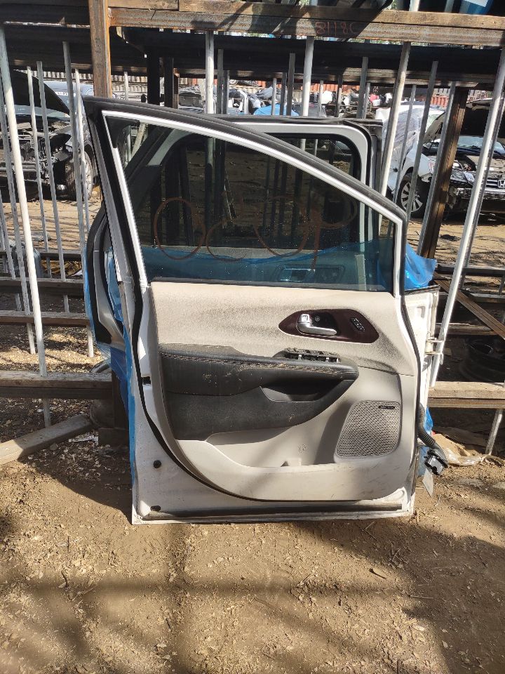 2017 CHRYSLER PACIFICA 6cyl Gasoline 3.6 Left DOOR ASSEMBLY, FR - 326466