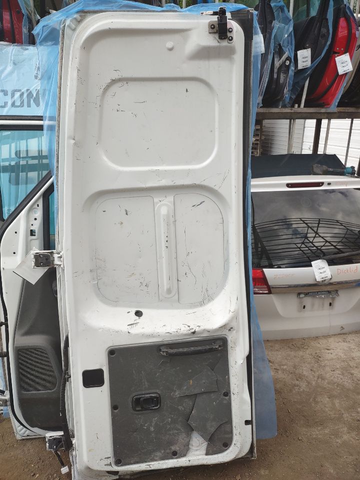 2017 NISSAN NV 2500 4.0L 6cyl Gasoline VVT Right Dr Assm, Rear Back - 326691 — photo 5