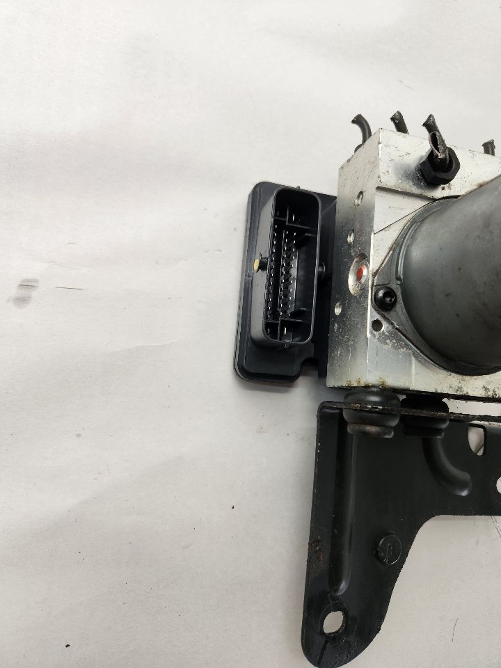 2011 KIA SEDONA 6cyl Gasoline 3.5 Anti-lock Brake Pts - 327054 — photo 2