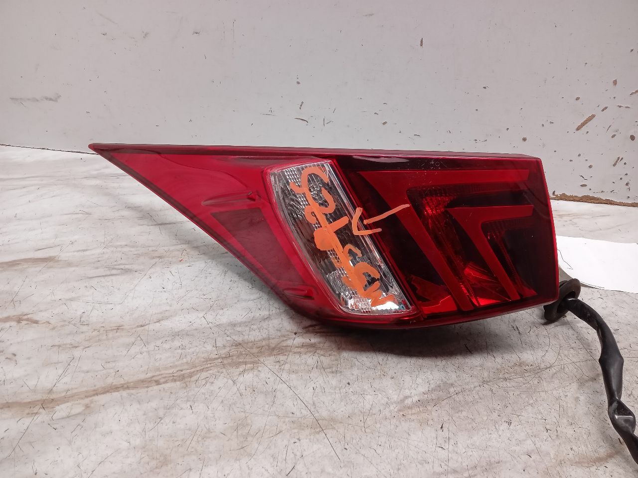 2016 LEXUS IS300 6cyl Gasoline 3.5 Right TAIL LAMP - 327989