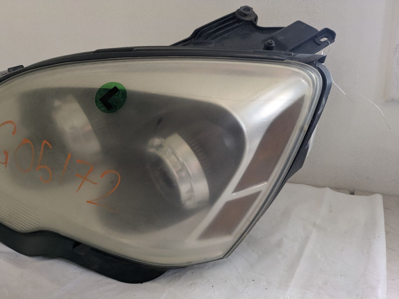 2008 GMC ACADIA 6cyl Gasoline 3.6 Left HEADLAMP ASSEMBLY - 328021 — photo 3