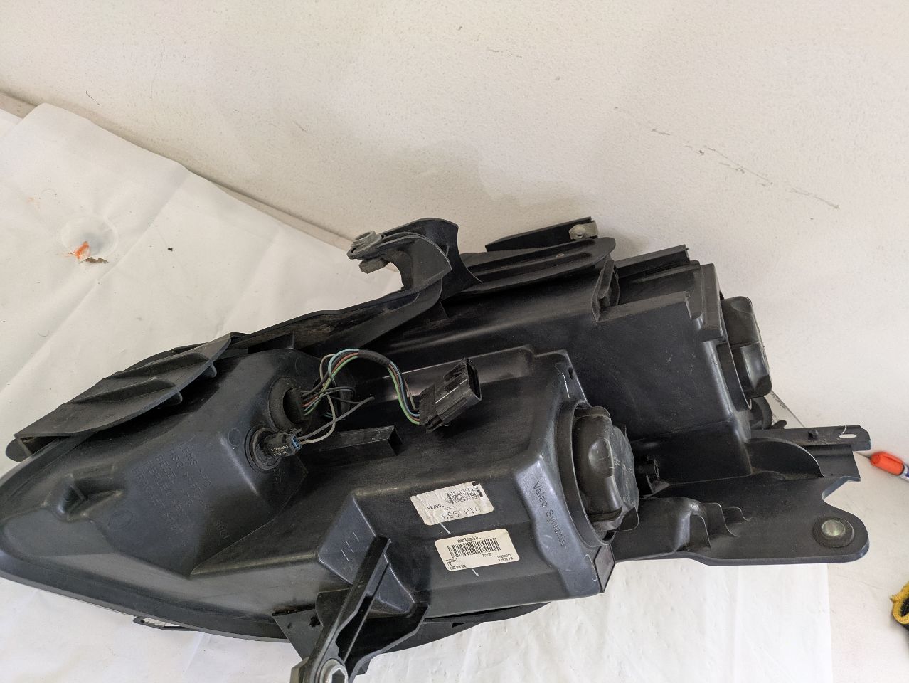 2008 GMC ACADIA 6cyl Gasoline 3.6 Left HEADLAMP ASSEMBLY - 328021 — photo 6