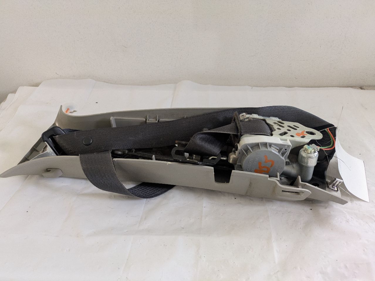 2008 GMC ACADIA 6cyl Gasoline 3.6 Seat Belt, Front - 328023 — photo 1