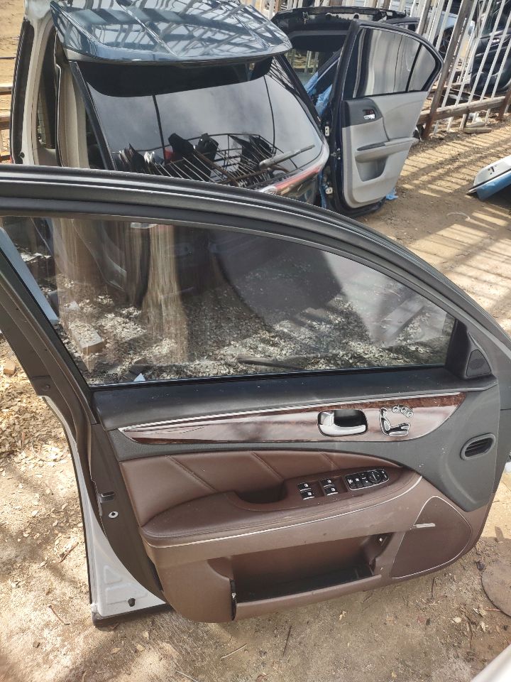 2014 HYUNDAI EQUUS 8cyl Gasoline 5.0 Left DOOR ASSEMBLY, FR - 328072