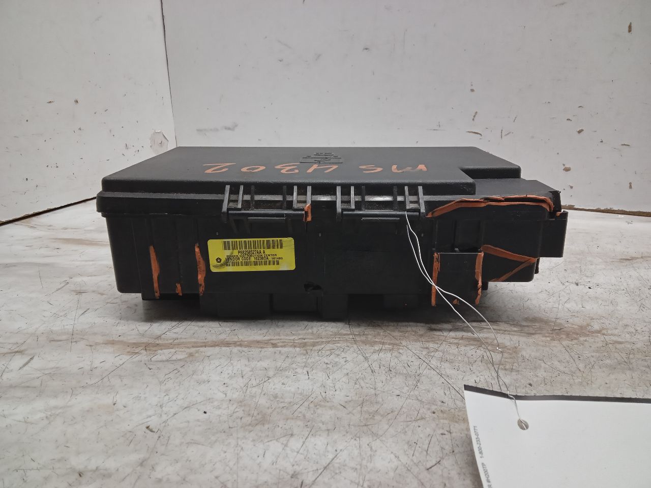 2016 DODGE 1500 PICKUP 8cyl Gasoline 5.7 HEMI Fuse Box, Engine - 328651 — photo 1