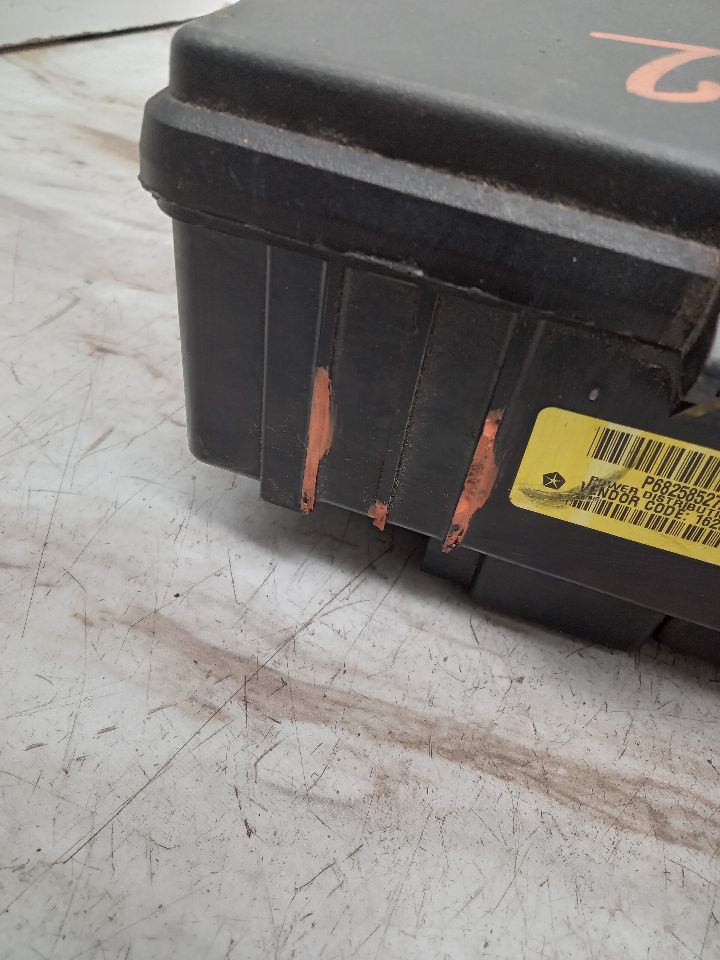 2016 DODGE 1500 PICKUP 8cyl Gasoline 5.7 HEMI Fuse Box, Engine - 328651 — photo 3