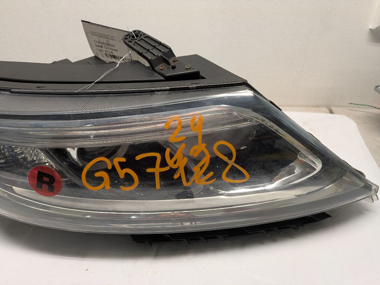 2014 KIA SORENTO 4cyl Gasoline 2.4 Right HEADLAMP ASSEMBLY - 328878 — photo 2