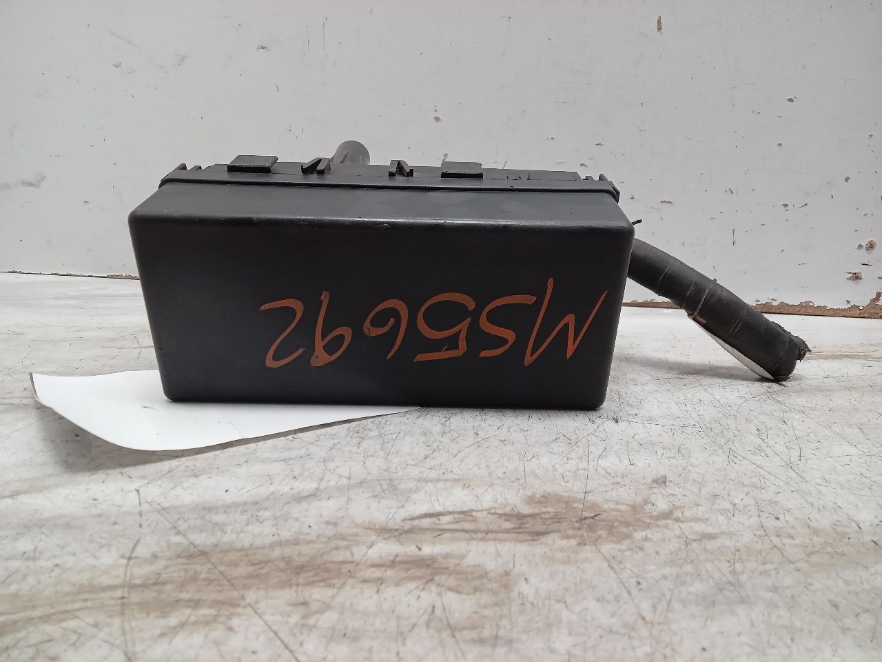 2014 NISSAN NV 2500 8cyl Gasoline 5.6 Fuse Box, Engine - 328880 — photo 2