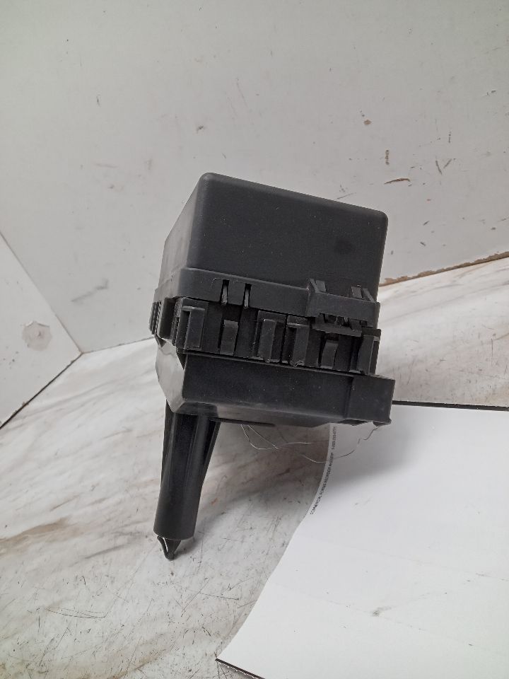 2014 NISSAN NV 2500 8cyl Gasoline 5.6 Fuse Box, Engine - 328880 — photo 4