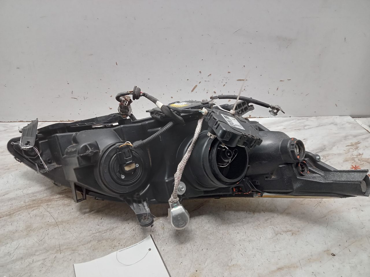 2007 LEXUS LS460 Left HEADLAMP ASSEMBLY - 329221 — photo 2