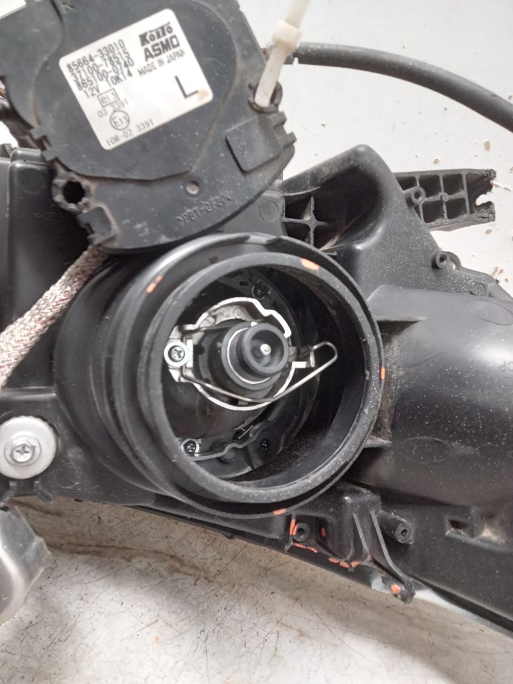 2007 LEXUS LS460 Left HEADLAMP ASSEMBLY - 329221 — photo 3