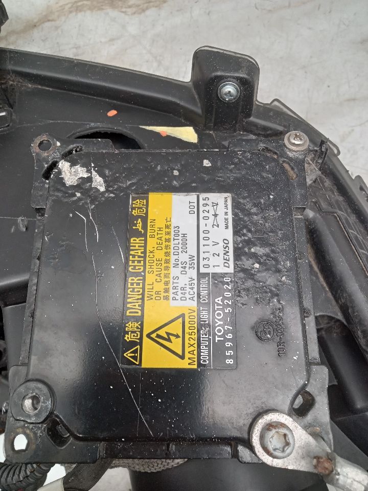 2007 LEXUS LS460 Left HEADLAMP ASSEMBLY - 329221 — photo 5
