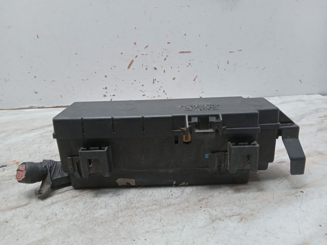 2006 JEEP LIBERTY Fuse Box, Engine - 330068 — photo 2