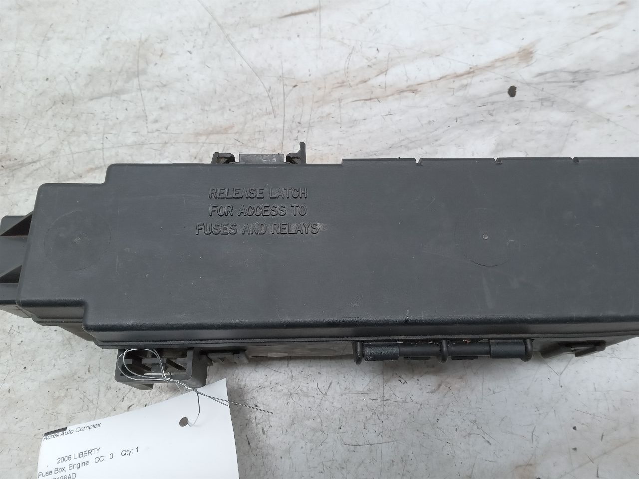 2006 JEEP LIBERTY Fuse Box, Engine - 330068 — photo 3