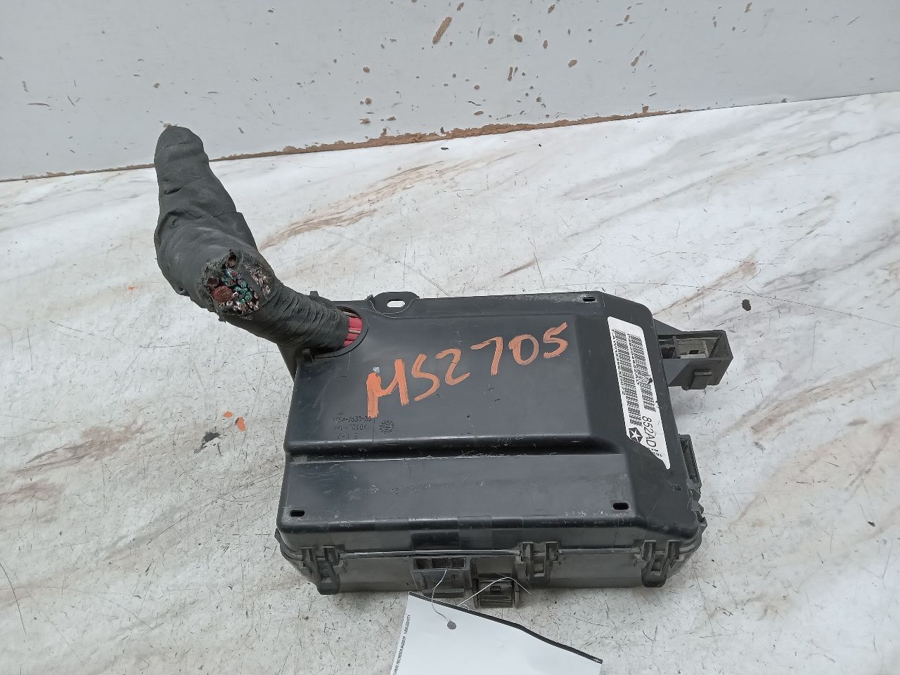 2017 CHRYSLER 300 3.6L 6cyl VVT Fuse Box, Engine - 330072