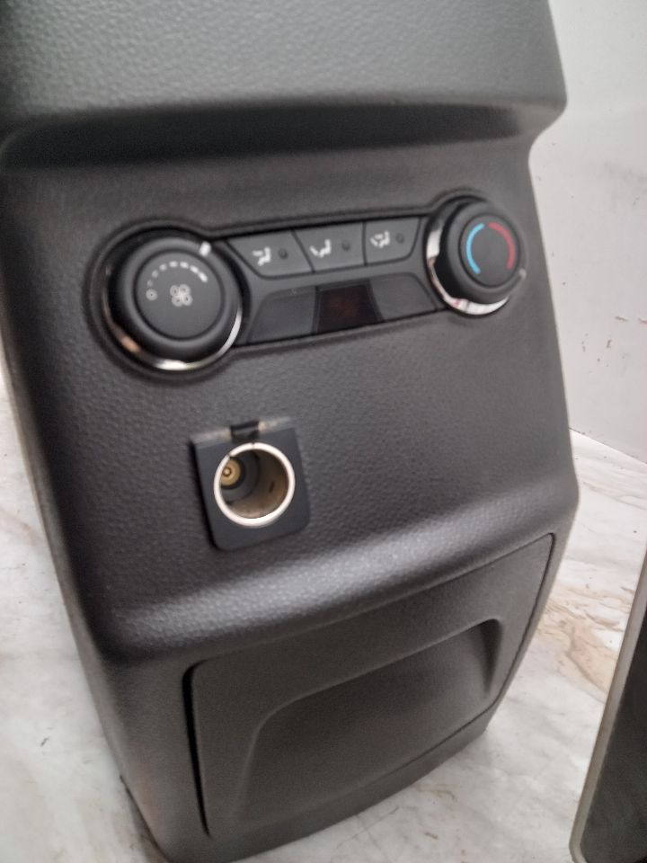 2013 FORD EXPLORER 6cyl Gasoline 3.5 Console, Front - 331781