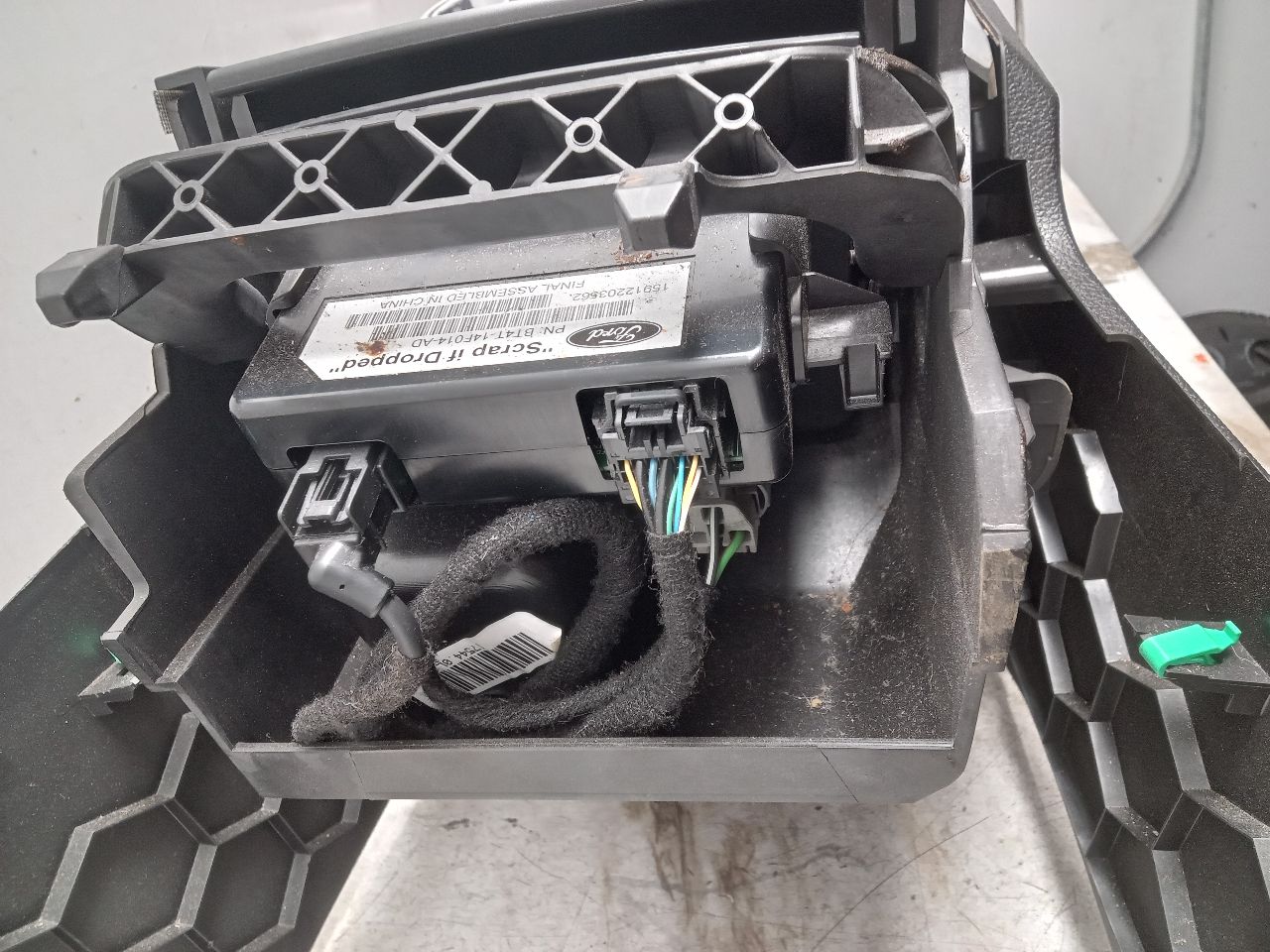 2013 FORD EXPLORER 6cyl Gasoline 3.5 Console, Front - 331781 — photo 4