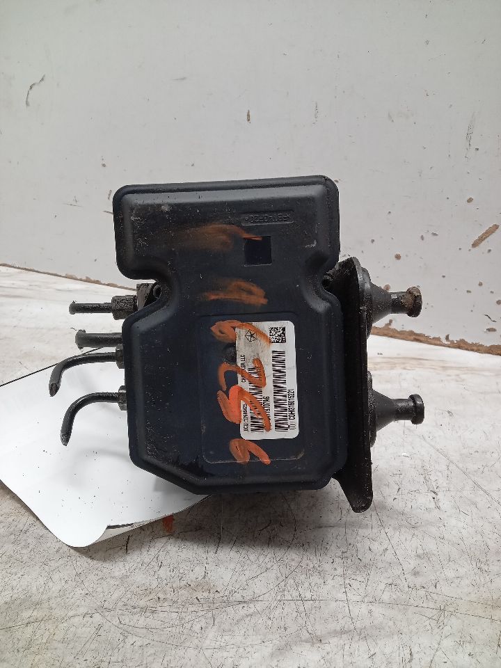 2011 JEEP GRAND CHEROKEE 6 cyl Gas Flex Fuel 3.6 Anti-lock Brake Pts - 331803 — photo 2