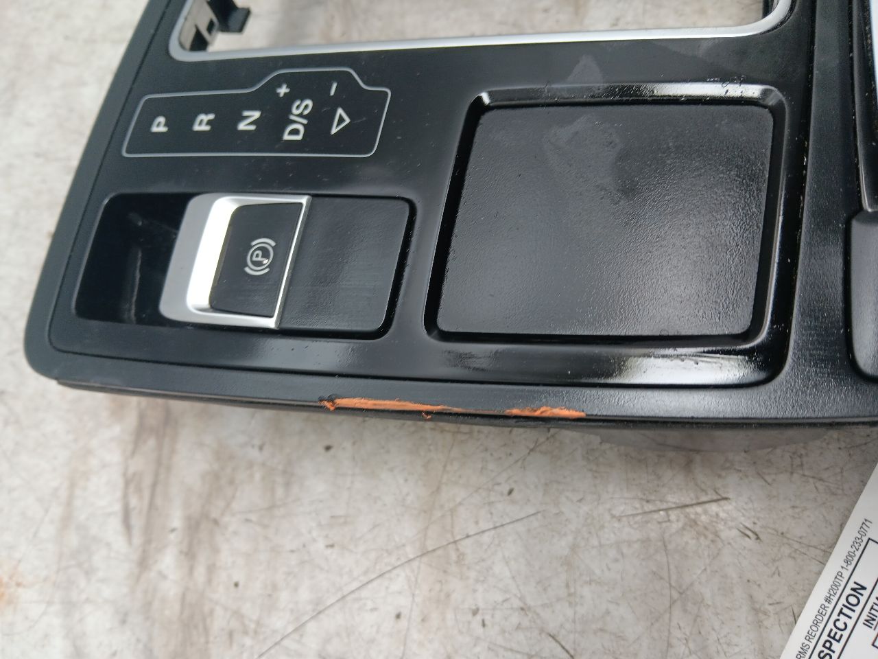 2014 AUDI S6 8cyl Gasoline Turbo 4.0 Console, Front - 332582 — photo 3