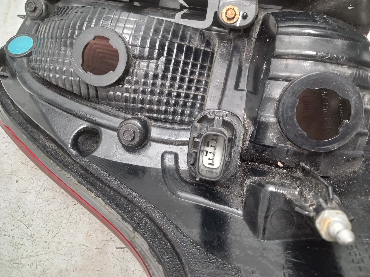 2013 FORD EXPLORER 6cyl Gasoline 3.5 Left TAIL LAMP - 332594 — photo 1