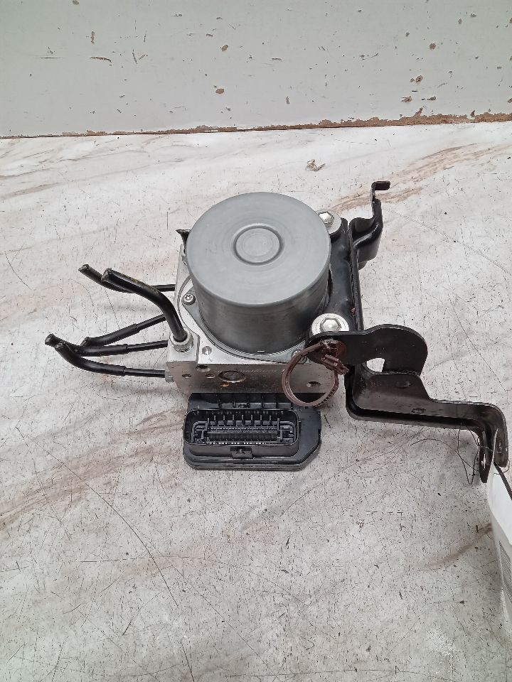 2017 LEXUS ES350 Anti-lock Brake Pts - 333120 — photo 2