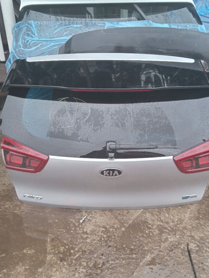 2017 KIA NIRO 1.6L 4cyl Hybrid VVT Decklid  Tailgate - 333569 — photo 3