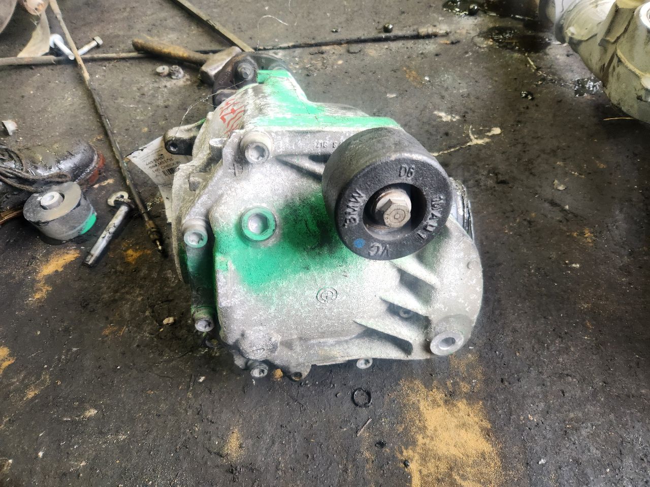 2015 BMW 740i CARRIER ASSEMBLY - 334564 — photo 2