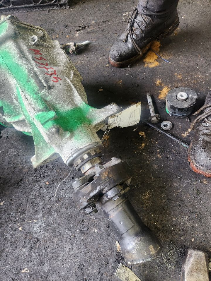 2015 BMW 740i CARRIER ASSEMBLY - 334564 — photo 3