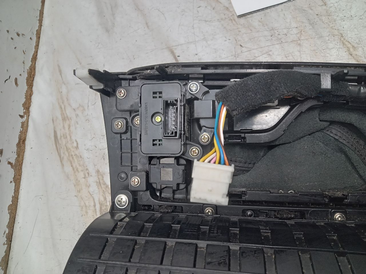 2014 HYUNDAI EQUUS 8cyl Gasoline 5.0 Console, Front - 335515 — photo 4