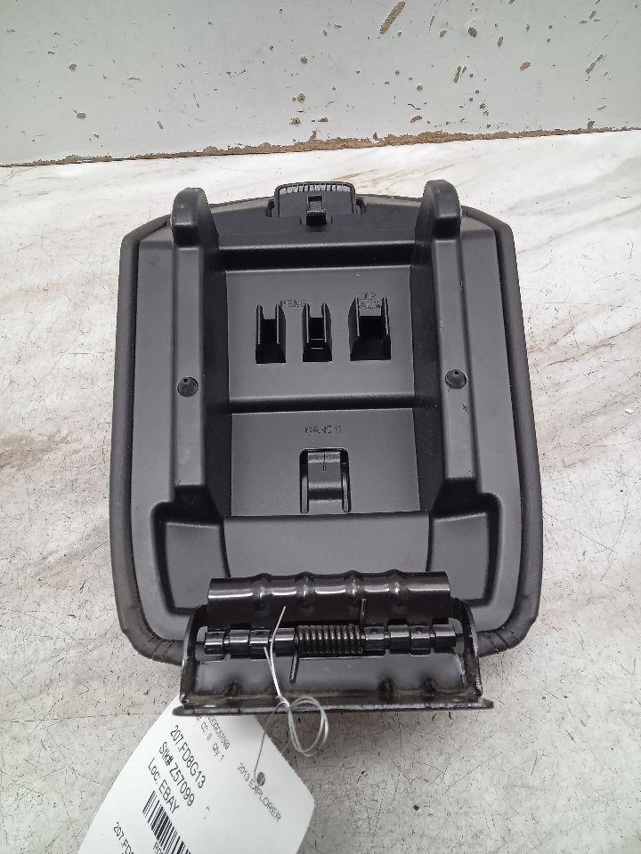 2013 FORD EXPLORER Armrest - 335528 — photo 1