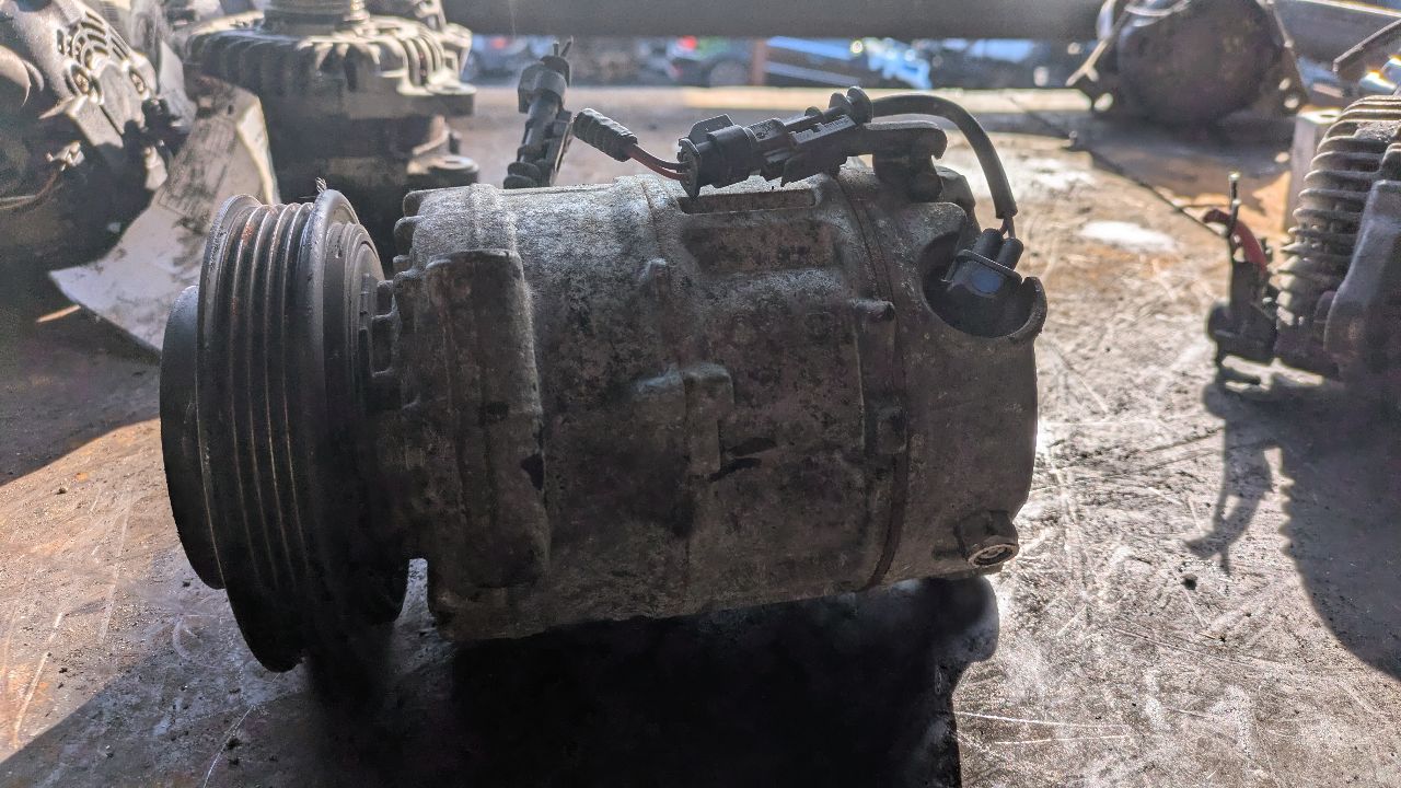 2011 JEEP LIBERTY 6cyl Gasoline 3.7 AC COMPRESSOR - 337585