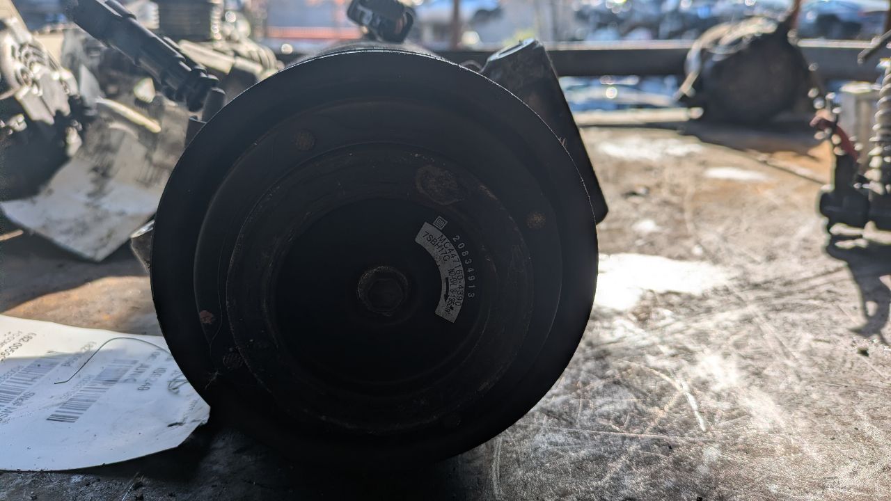 2011 JEEP LIBERTY 6cyl Gasoline 3.7 AC COMPRESSOR - 337585 — photo 2