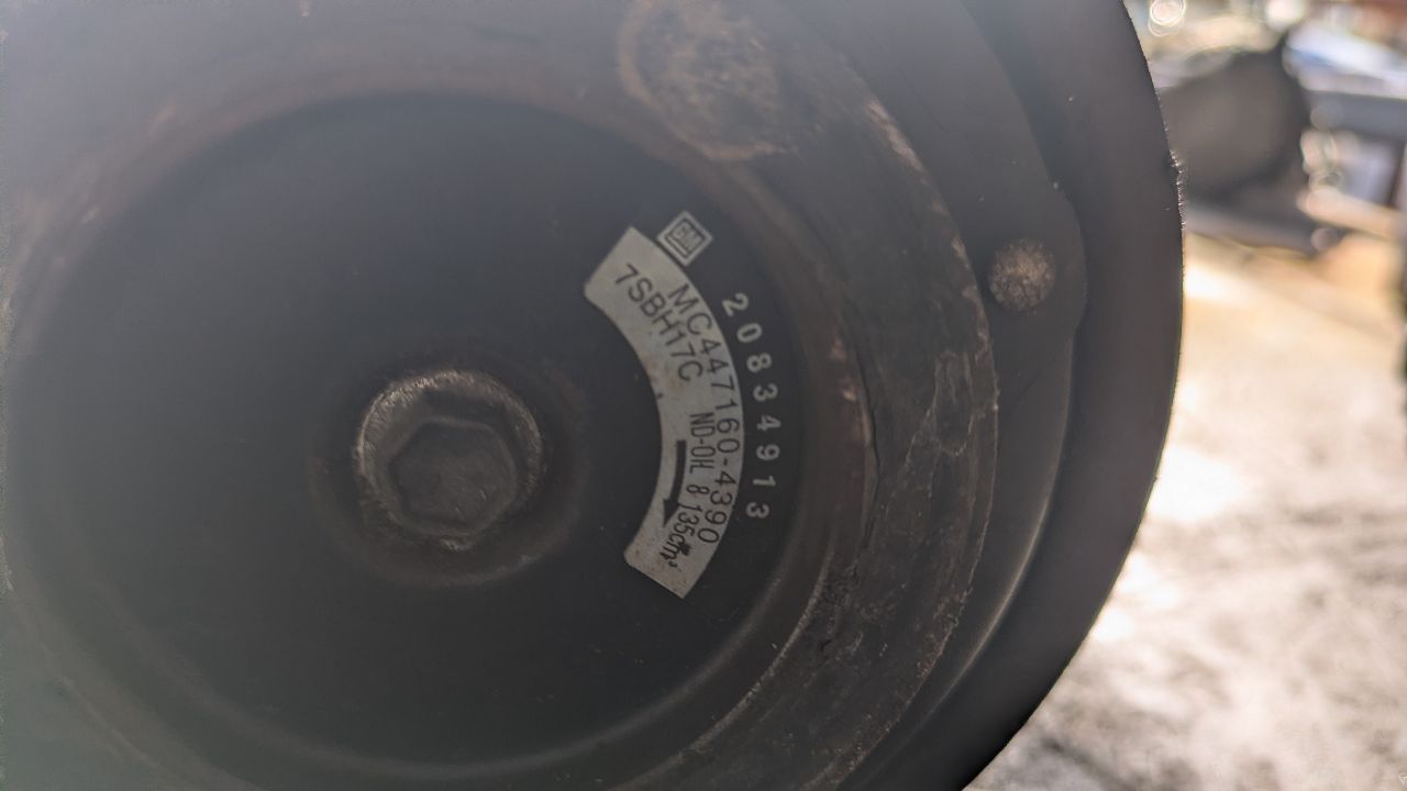 2011 JEEP LIBERTY 6cyl Gasoline 3.7 AC COMPRESSOR - 337585 — photo 3